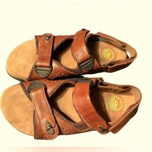 Earth Shoes Tracker II sandals
